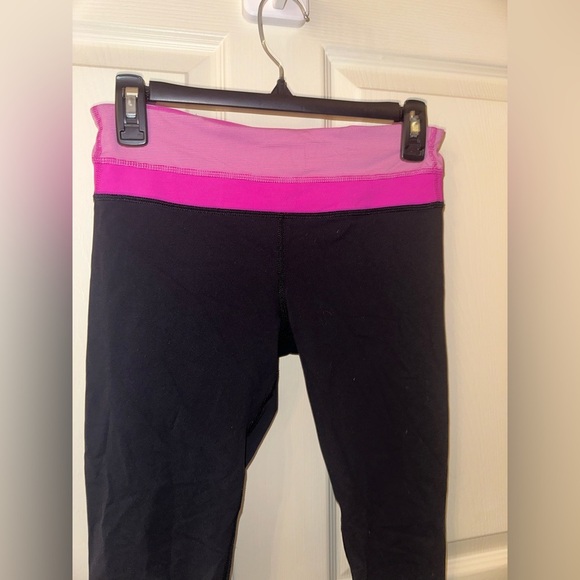 Lululemon Athletica Black and Pink capri Leggings 6 gym activewear athletic - Picture 6 of 7